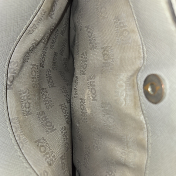 Michael Kors Sheila Medium Satchel - Picture 7 of 14